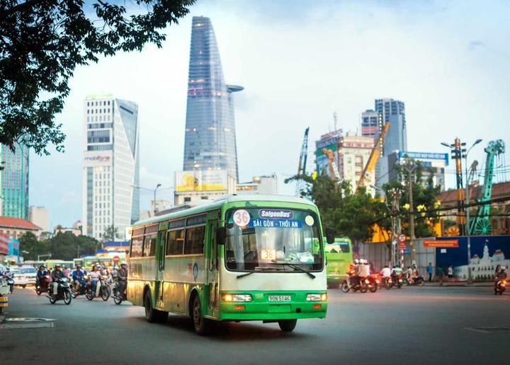 1. Áo hai dây bản mảnh: Áo hai dây bản mảnh tuy nhiên là một trong những mẫu áo khó