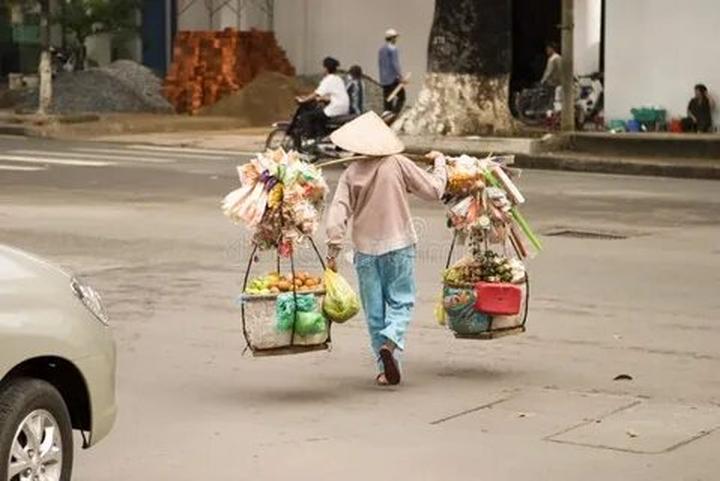 Áo sơ mi cổ bèo: Áo sơ mi cổ bèo là một trong những lỗi thời trong thời trang mà