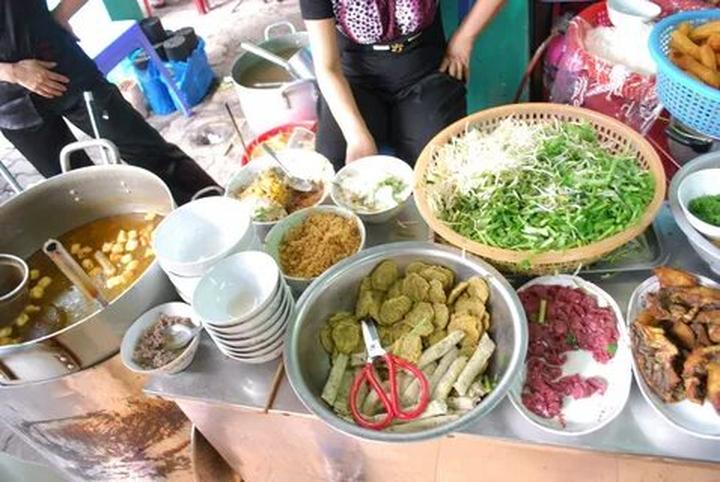 Blouse tay phồng quá đà: Tay phồng quá to dễ khiến tổng thể trông nặng nề, thay vào